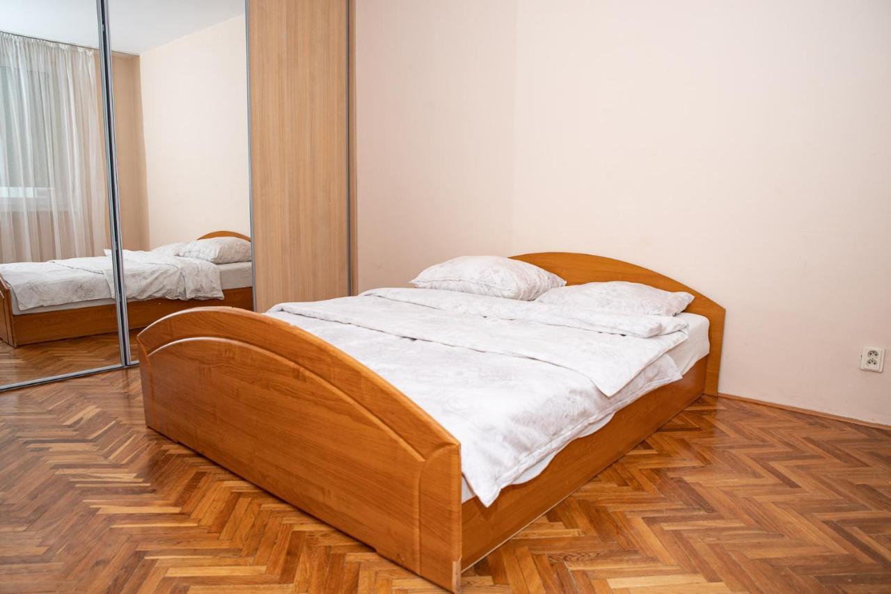 Lovely One Bedroom Apartment Nové Zámky Eksteriør bilde