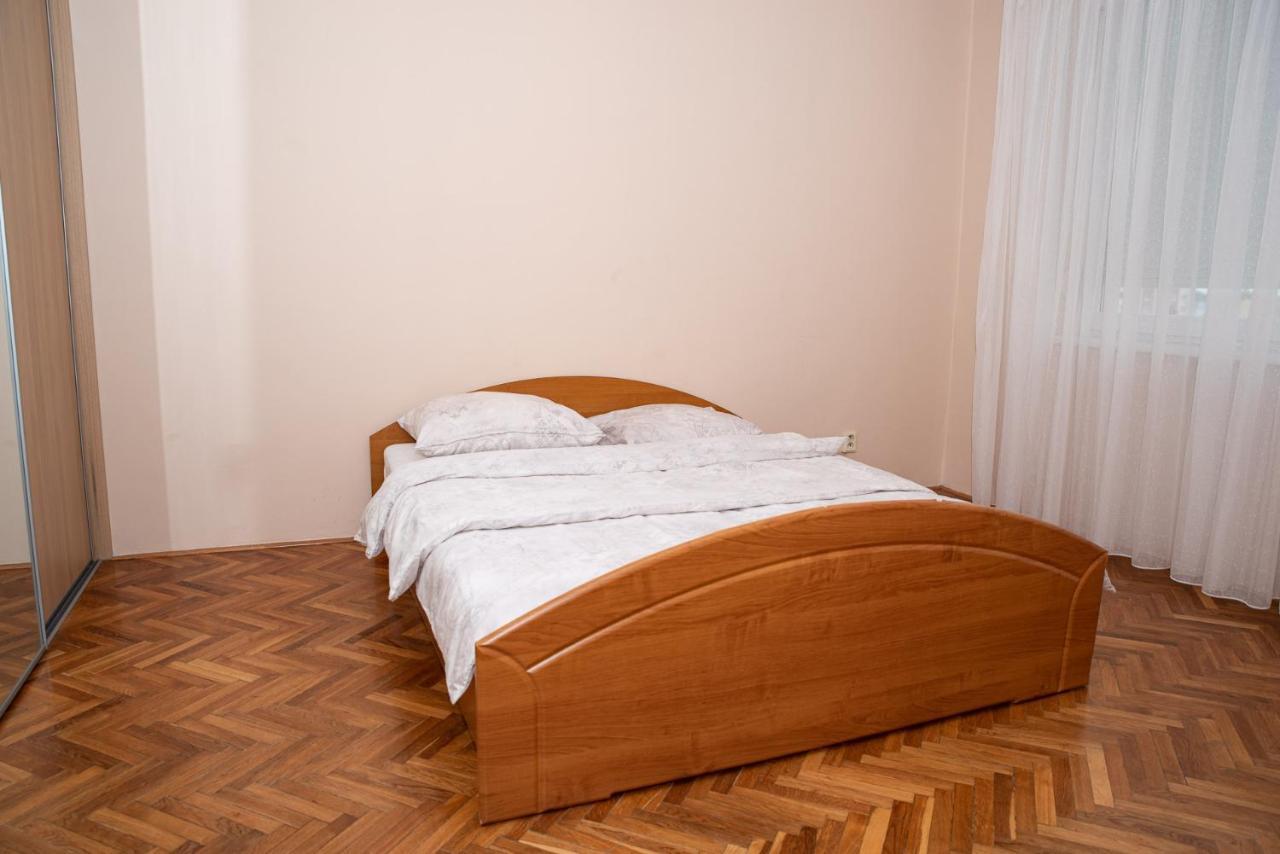 Lovely One Bedroom Apartment Nové Zámky Eksteriør bilde