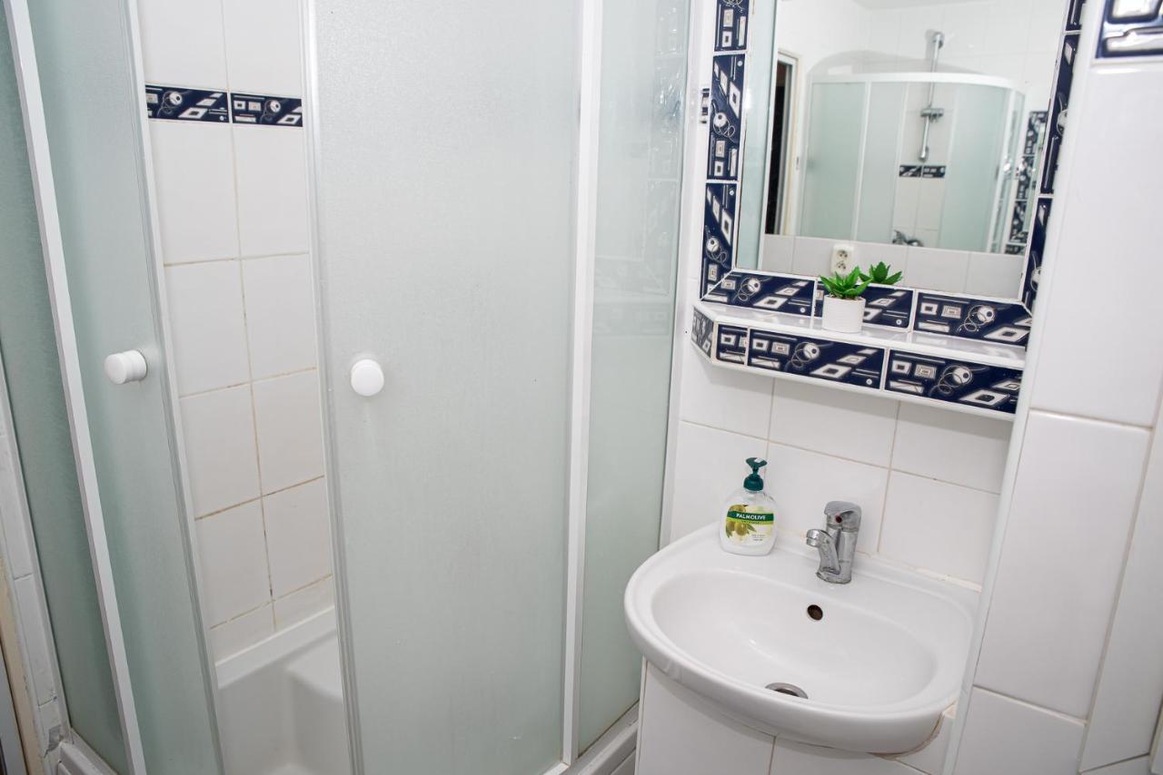 Lovely One Bedroom Apartment Nové Zámky Eksteriør bilde