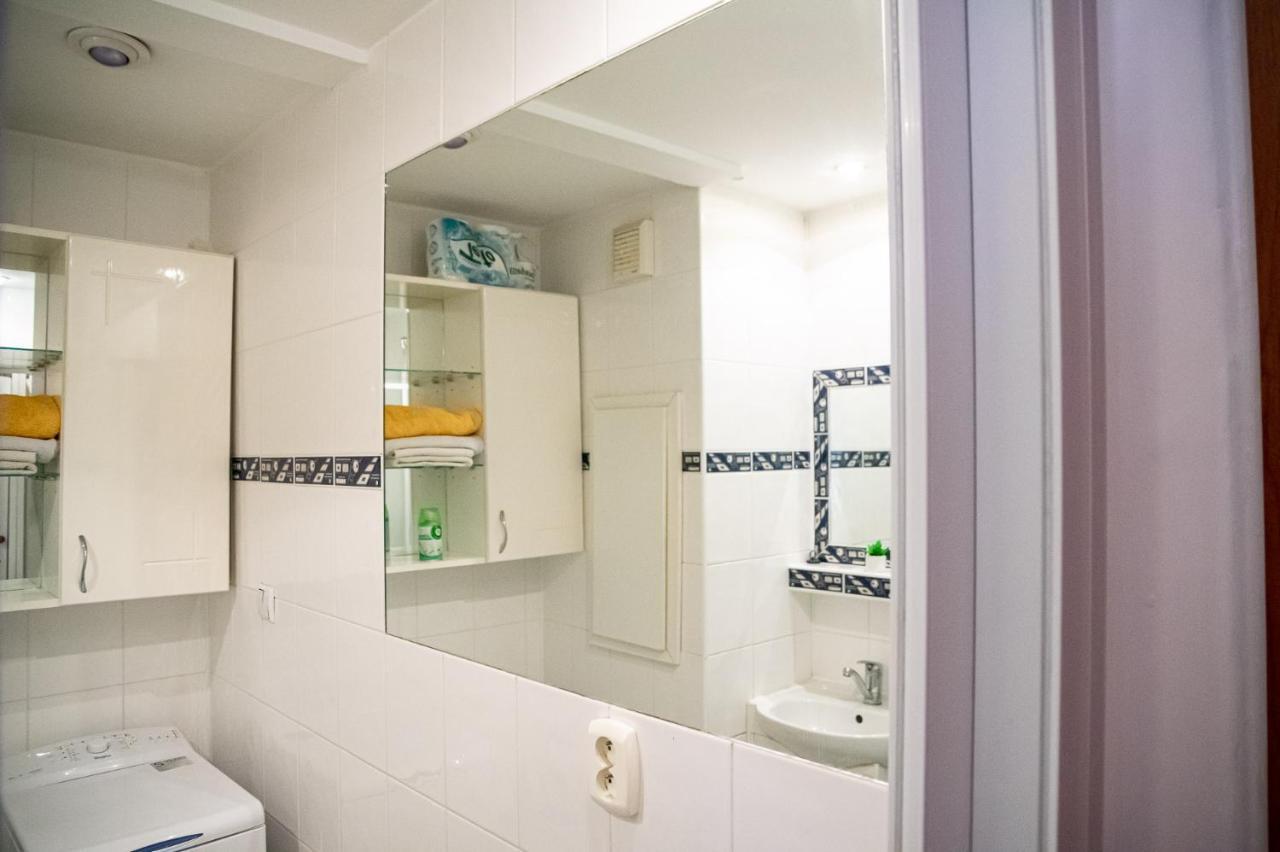 Lovely One Bedroom Apartment Nové Zámky Eksteriør bilde